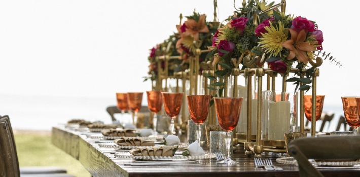 Photo d'une table de mariage décorée dans un château d'exception en France