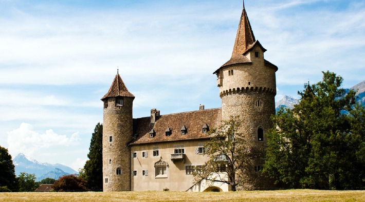 Photo de la façade d'un château en France