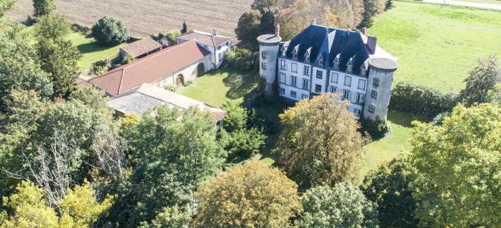 Photo du Château de Chignat en Auvergne-Rhône-Alpes, qui accueille des réceptions de mariage jusqu'à 250 invités