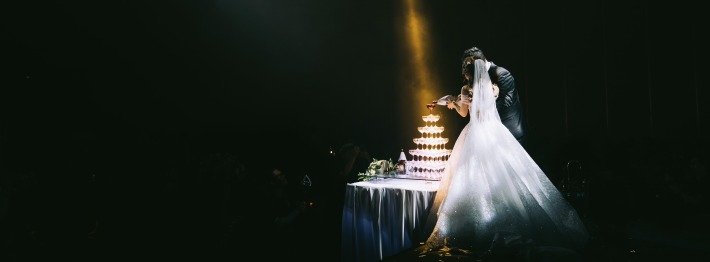 Photo d'un couple prise durant la nuit de leur mariage