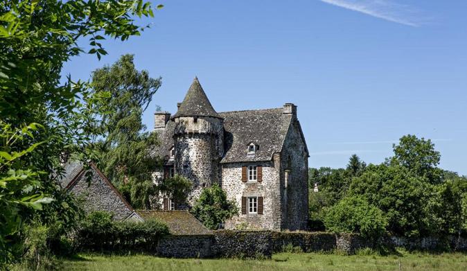 Photo du château de la Trémolière dans le Cantal