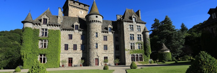 Photo du château de Pesteils dans le Cantal