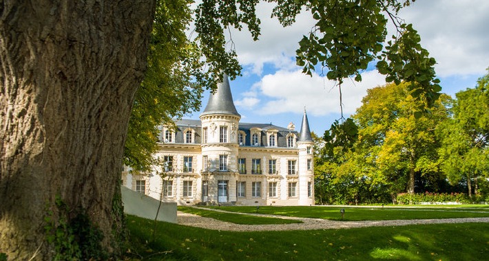 Photo de la façade du Château d'Hardricourt dans le 78