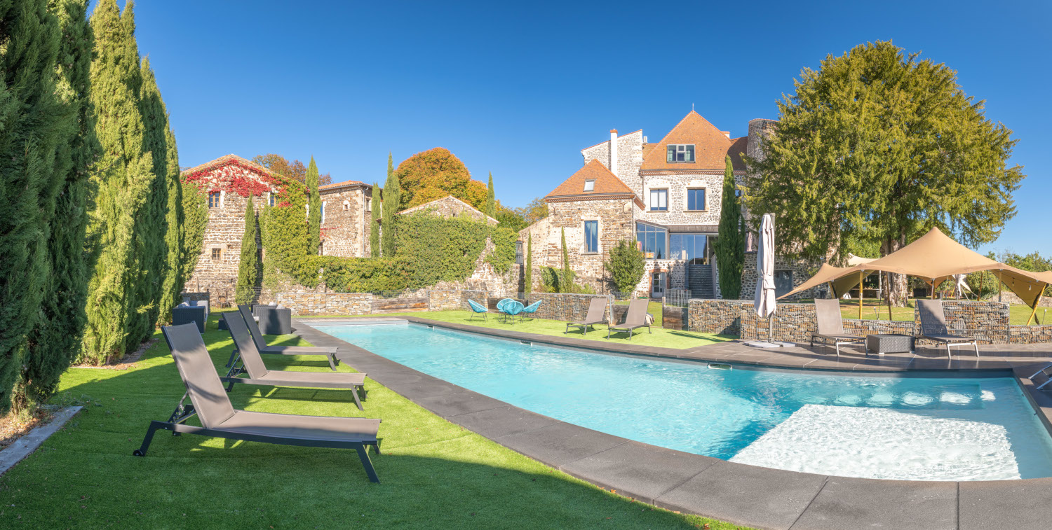 Panoramic view of a stunning wedding chateau in the South of France, château de Bois Rigaud