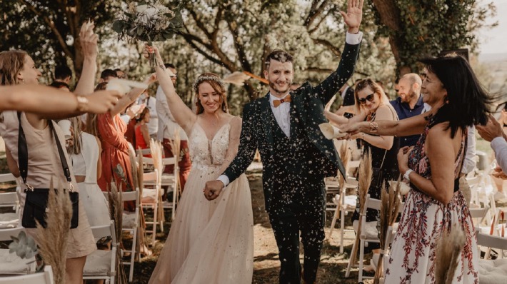 Photo de la cérémonie de mariage de Lorine et Alban, dans le parc du Château de Bois Rigaud en Auvergne