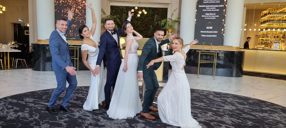 Photo d'un défilé au salon du mariage à Royat