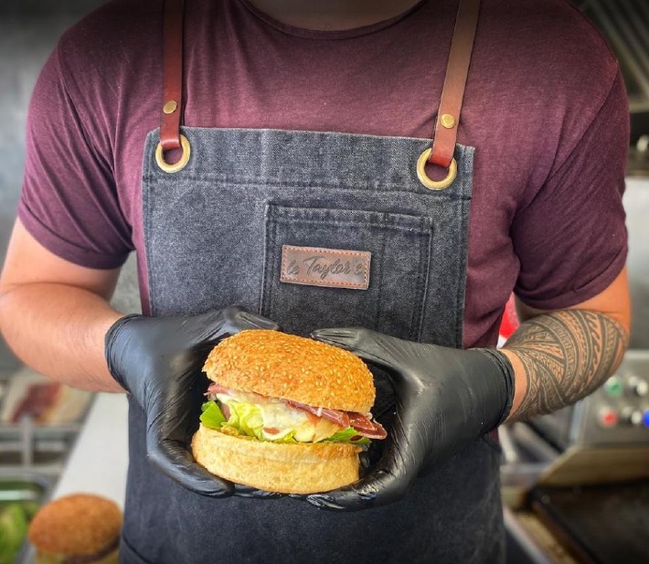 Photo d'un food truck privatisé en Auvergne pour un mariage