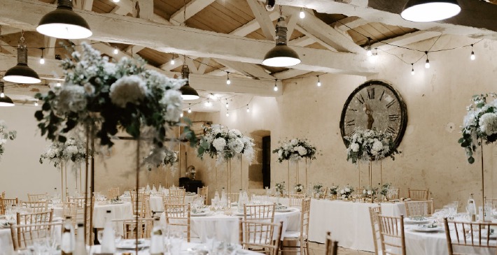 Photo de la salle de mariage du gîte du Château de Bois Rigaud en Auvergne-Rhône-Alpes