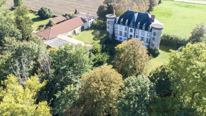 Photo du château de Chignat, lieu de réception de mariage en Auvergne