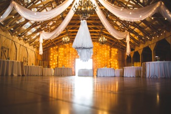 Photo d'une salle de mariage dans un lieu de réception dans le Puy-de-Dôme