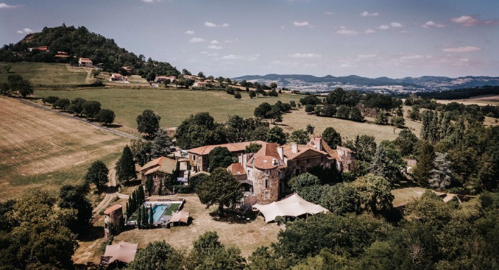 Photo de la façade d'un château en France