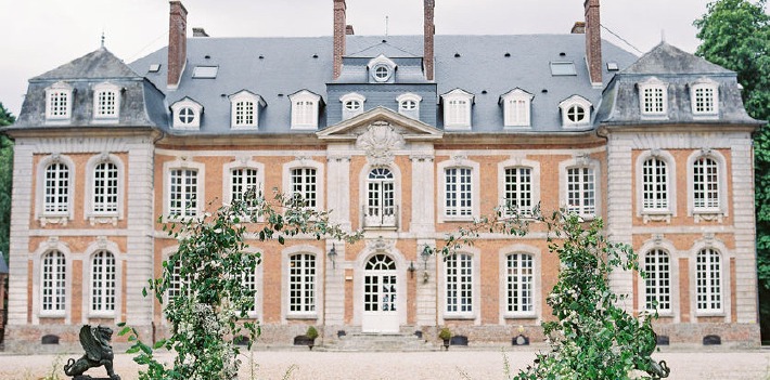 photo de la façade du château de Carsix prise à l'occasion d'un mariage en France