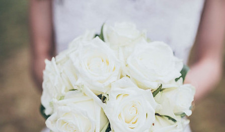 Photo d'un bouquet de mariée chic et décontracté