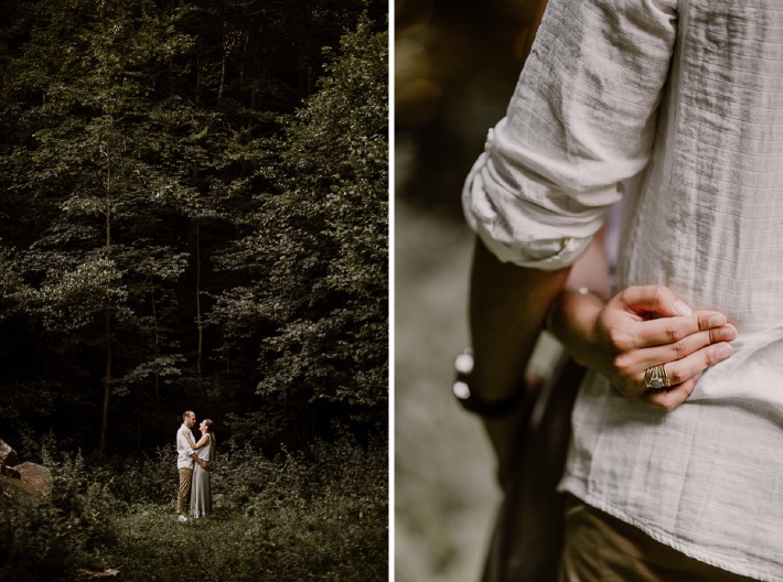 Photo d'un couple prise lors d'une séance engagement organisé dans un bois avant un mariage en Auvergne