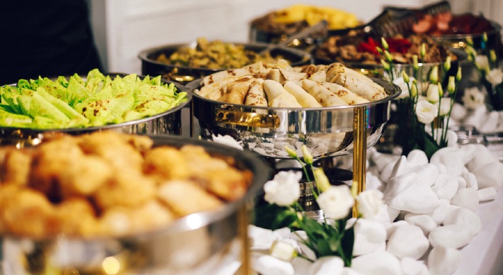 Photo d'un buffet de brunch de mariage