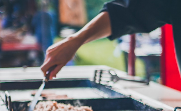 Photo d'un buffet de brunch de mariage réalisé par un traiteur