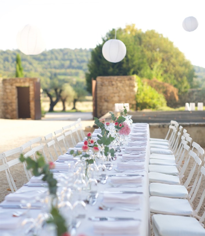 Photo d'une table de mariage décorée pour mariage