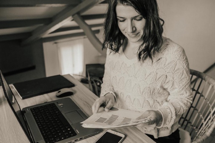 Photo de la wedding planner Madame de Coeur en Auvergne qui a suivi une formation spécifique pour aider les couples à organiser leur mariage