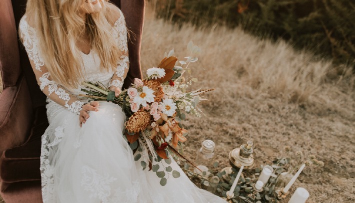 Photo d'une future mariée en Auvergne-Rhône-Alpes, préparant son mariage avec l'aide d'un wedding planner Elodie