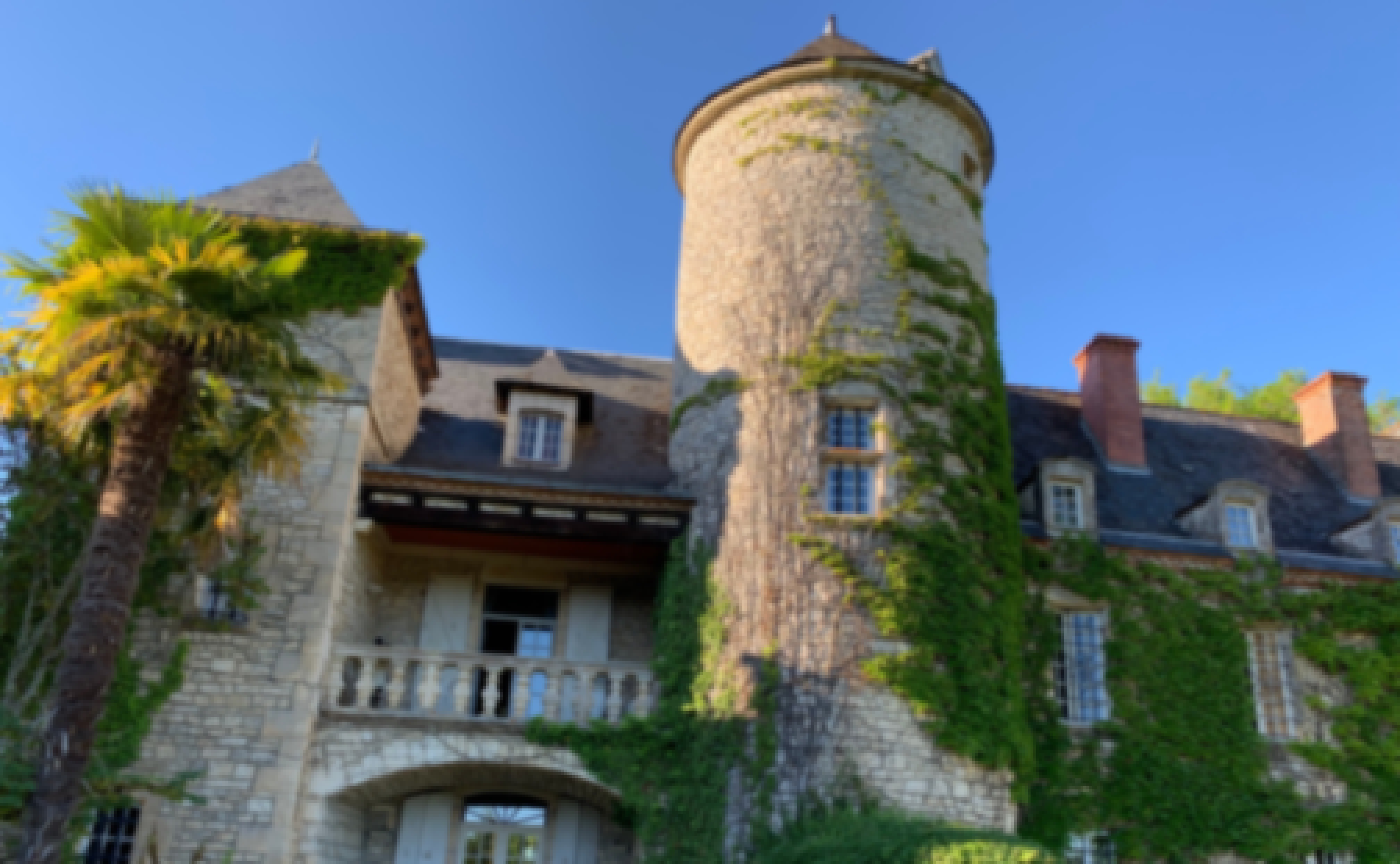 View of the wedding Château du Raysse in the Dordogne Valley in France