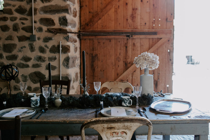 Wedding elopement decoration at Chateau de Bois Rigaud in France