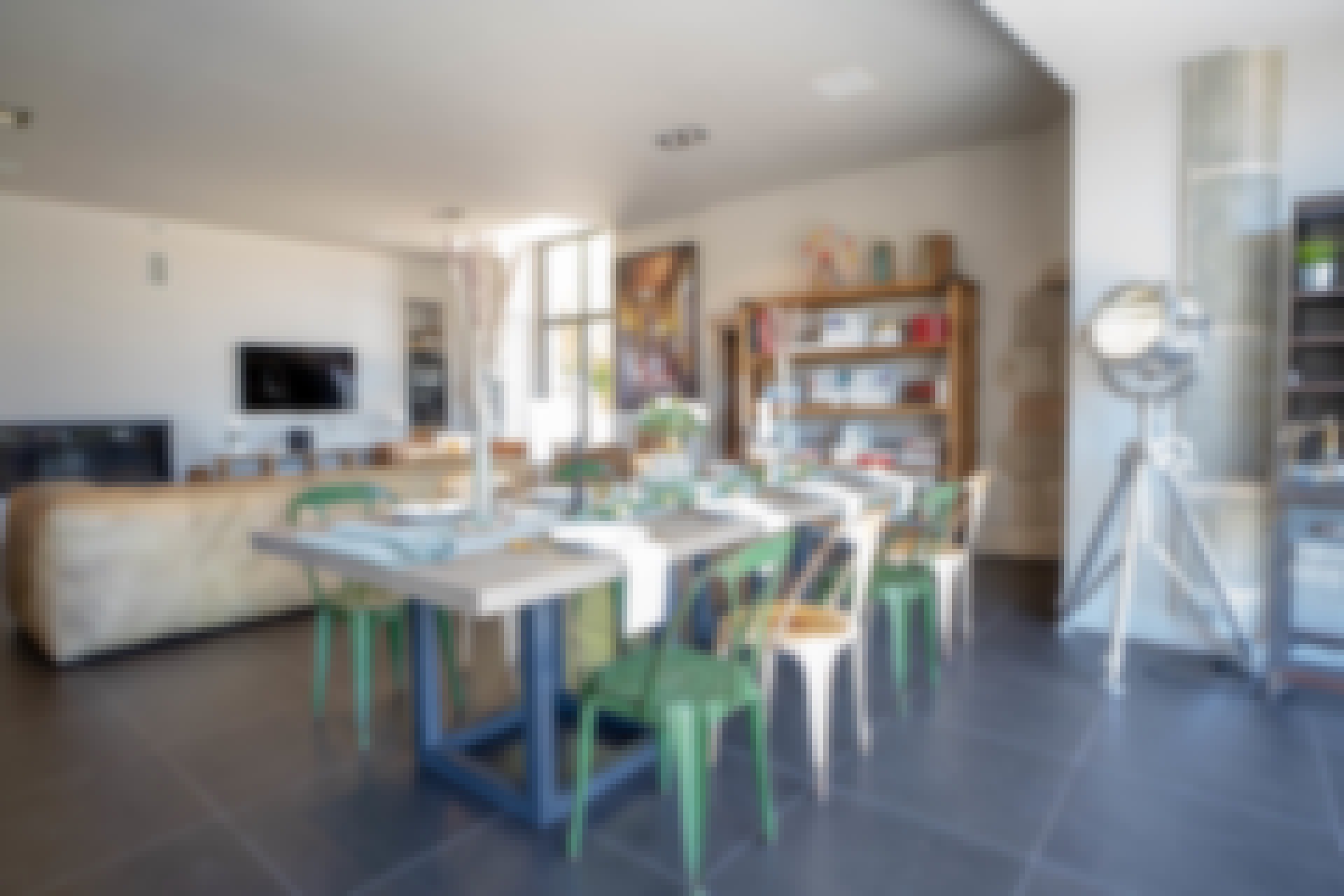 salle à manger du gîte de groupe 20 personnes en Auvergne.