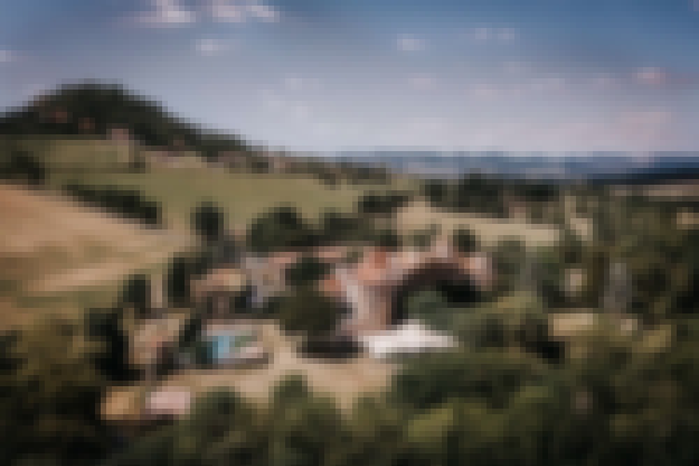 Photo prise dans les jardins du Domaine de mariage de Bois Rigaud dans le Puy-de-Dôme