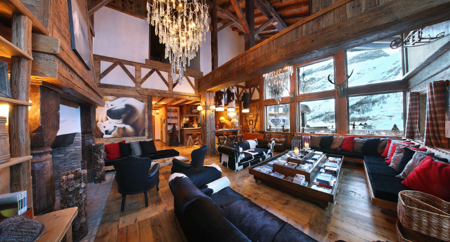 Indoor picture of the luxurious leaving room at Chalet le Rocher in Val d'Isère